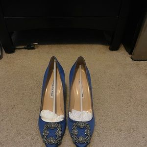 Manolo Blahnik Hangisi Satin Pumps